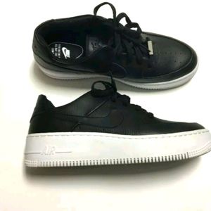 AIRFORCE 1 LADIES 10.5 OR MENS 8.5